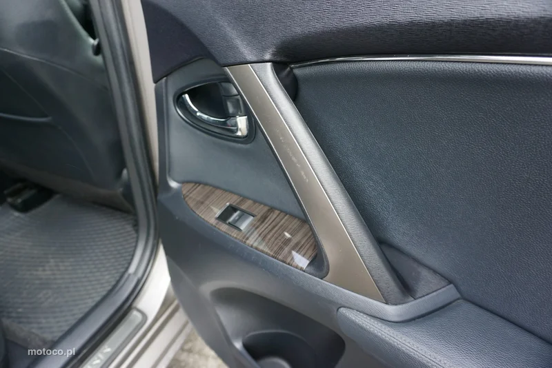 Toyota Avensis T27 24