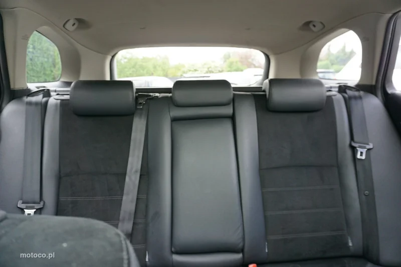 Toyota Avensis T27 29