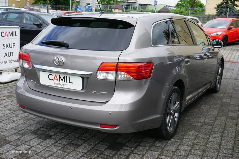 Toyota Avensis T27 4