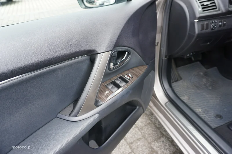 Toyota Avensis T27 9