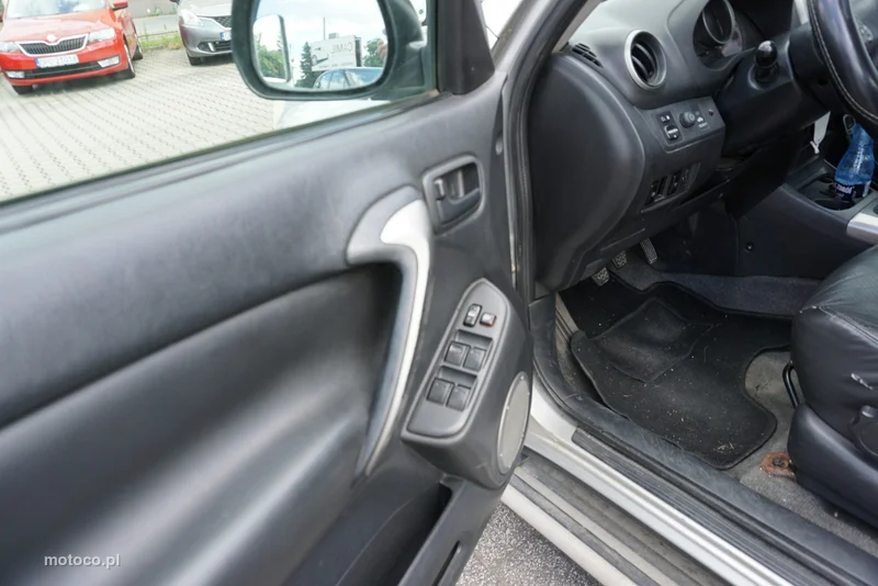 Toyota RAV 4 XA20 9