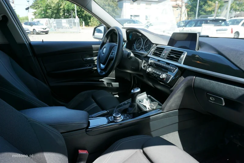 BMW Seria 3 F30 318 19