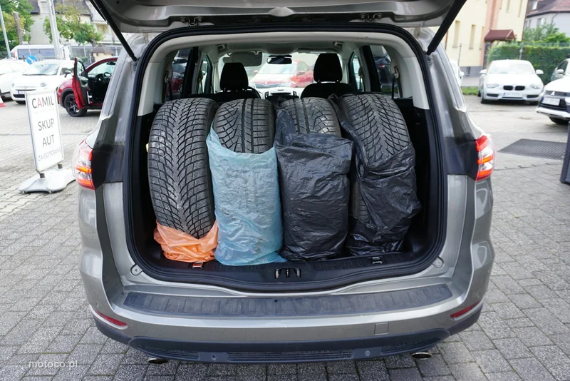 Ford S-Max II 16