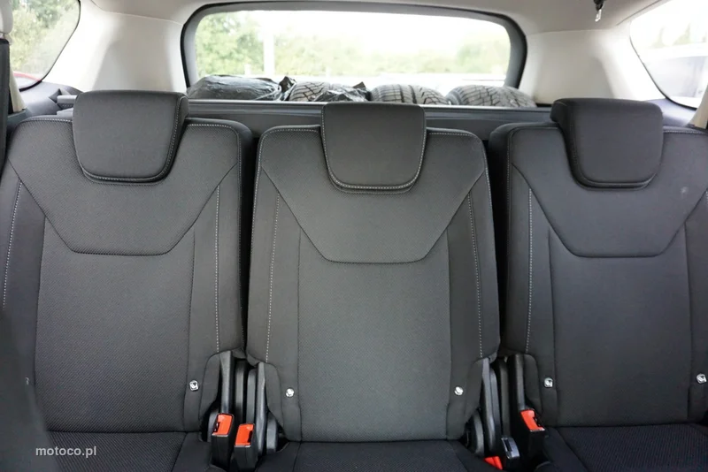 Ford S-Max II 23