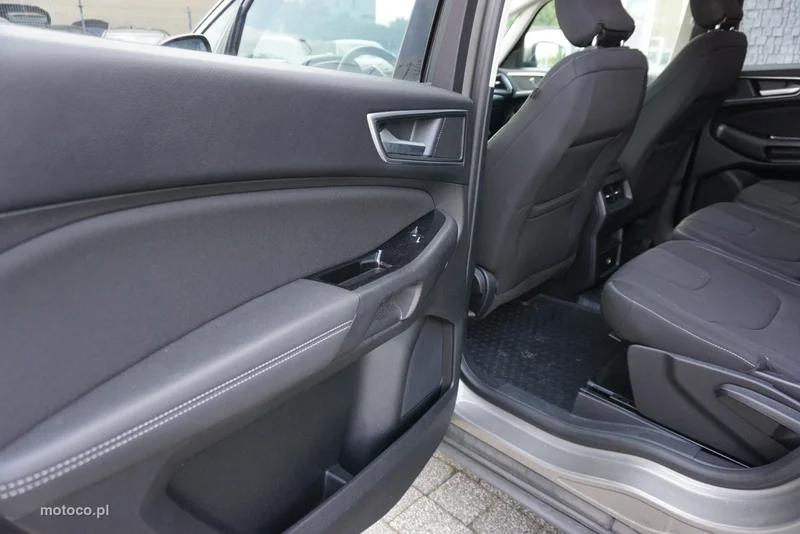 Ford S-Max II 10