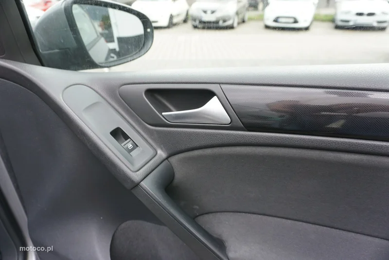 Volkswagen Golf VI 17
