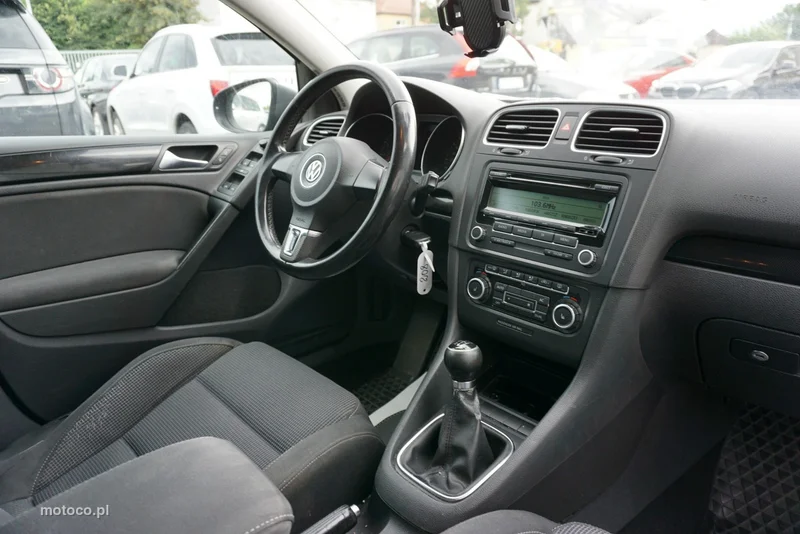 Volkswagen Golf VI 19
