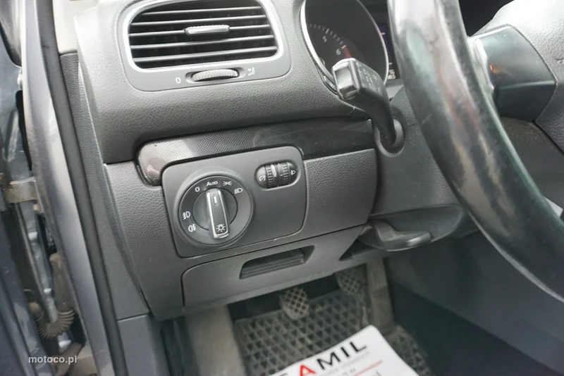 Volkswagen Golf VI 9