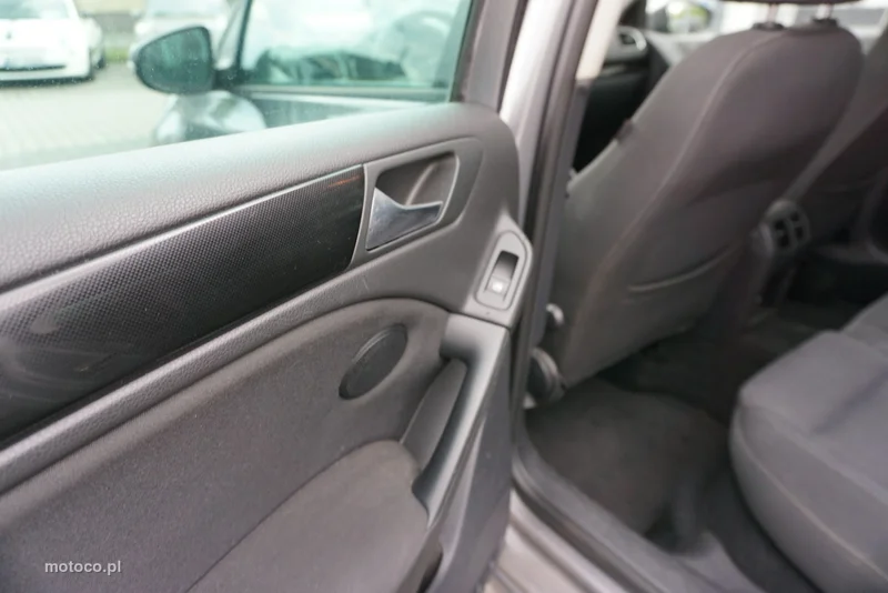 Volkswagen Golf VI 10