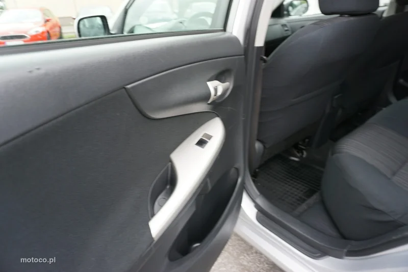 Toyota Corolla E140/E150 13