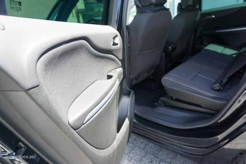 Opel Zafira C Tourer 11