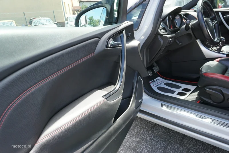 Opel Astra GTC 11