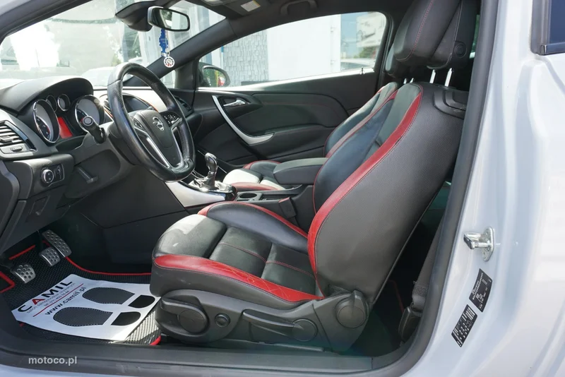 Opel Astra GTC 12