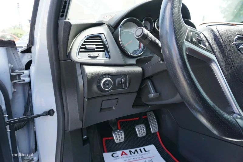 Opel Astra GTC 13