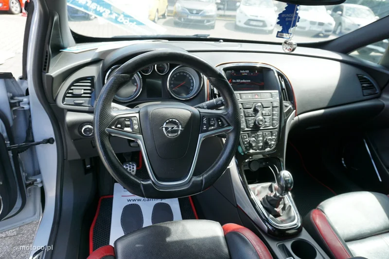 Opel Astra GTC 17