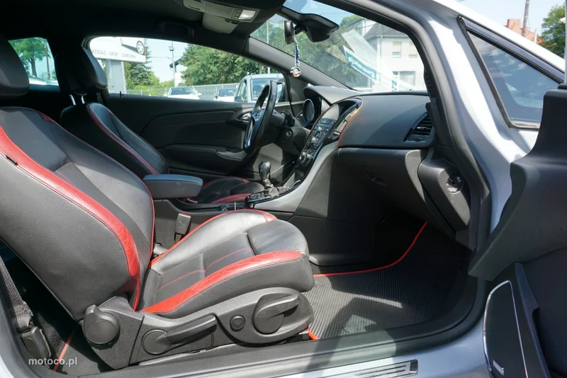 Opel Astra GTC 21
