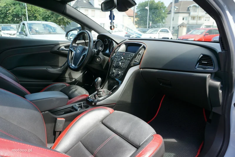 Opel Astra GTC 22