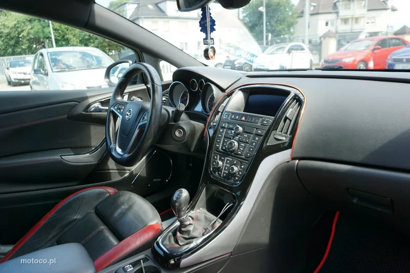 Opel Astra GTC 23