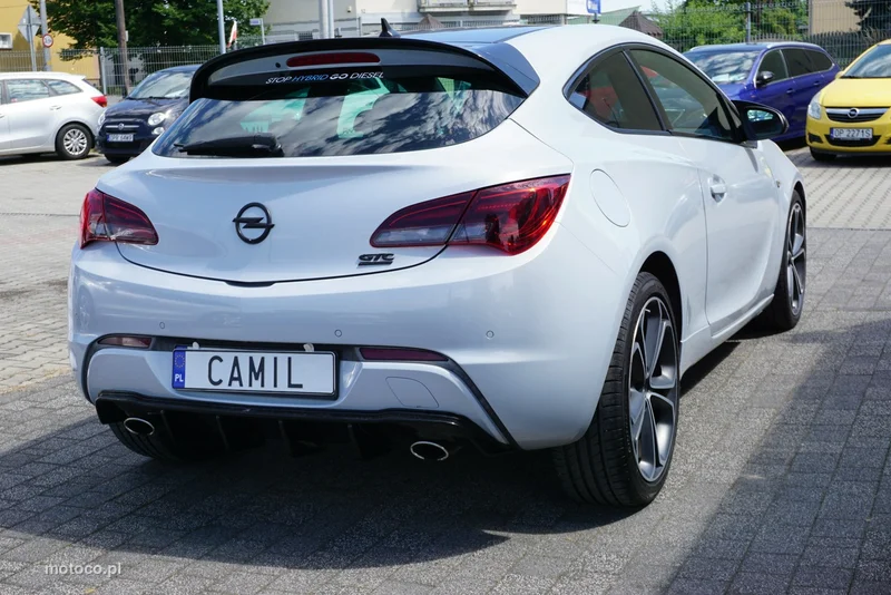 Opel Astra GTC 4