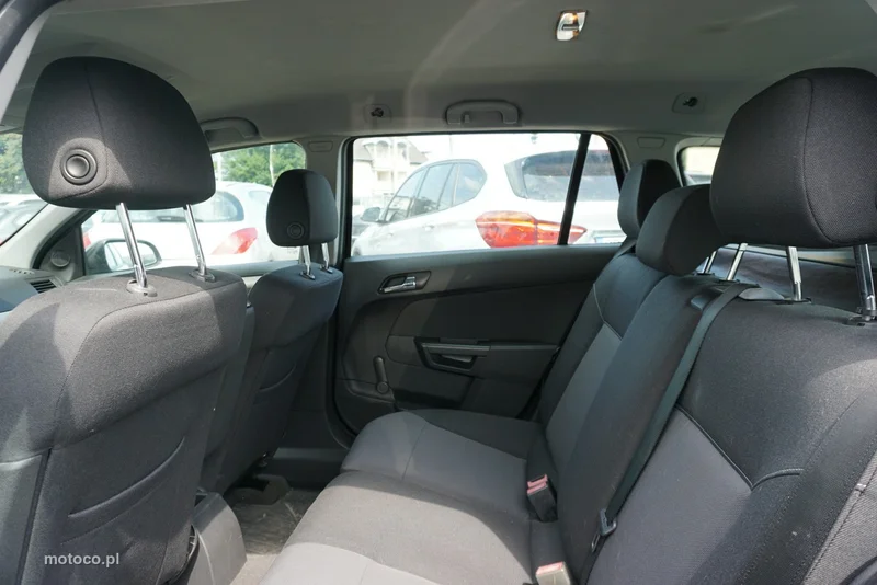 Opel Astra H 13