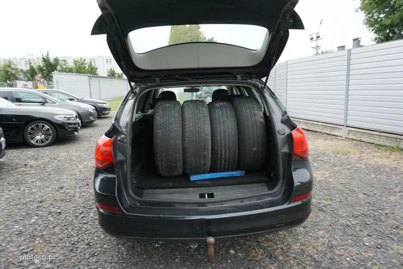 Opel Astra Sports Tourer 13