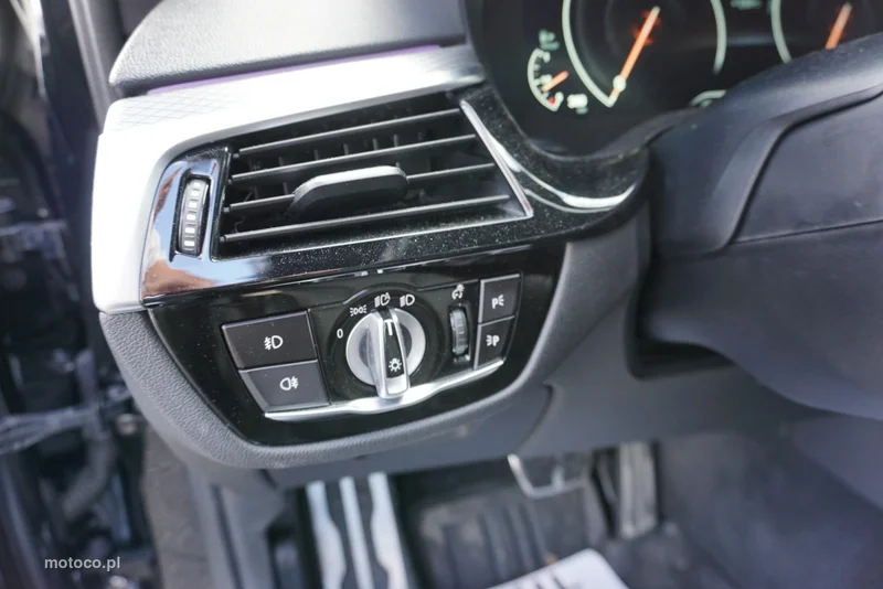 BMW Seria 5 G30 520 13
