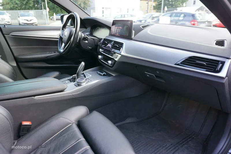 BMW Seria 5 G30 520 36