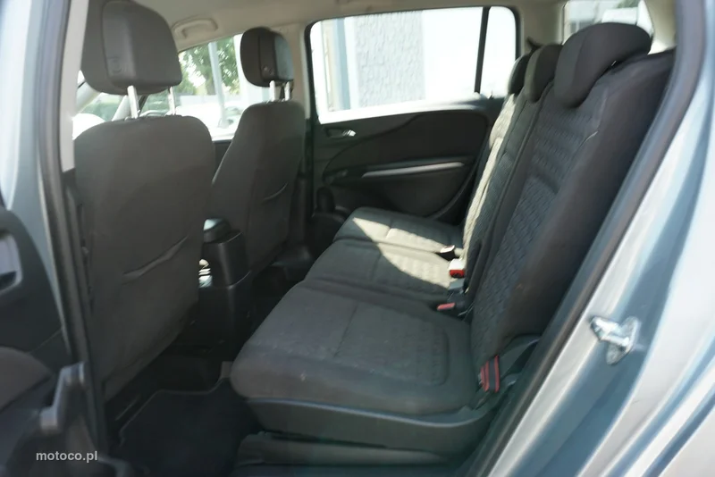 Opel Zafira C Tourer 11