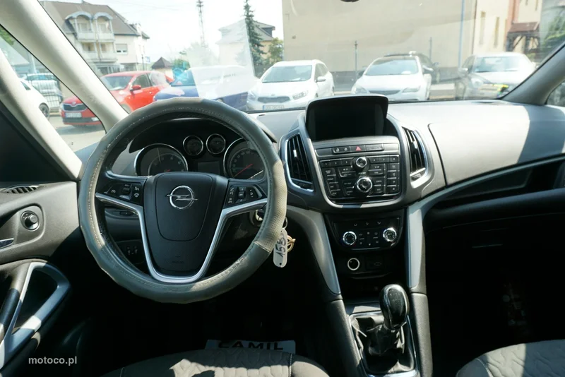 Opel Zafira C Tourer 12