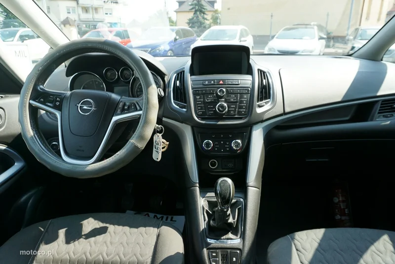 Opel Zafira C Tourer 13