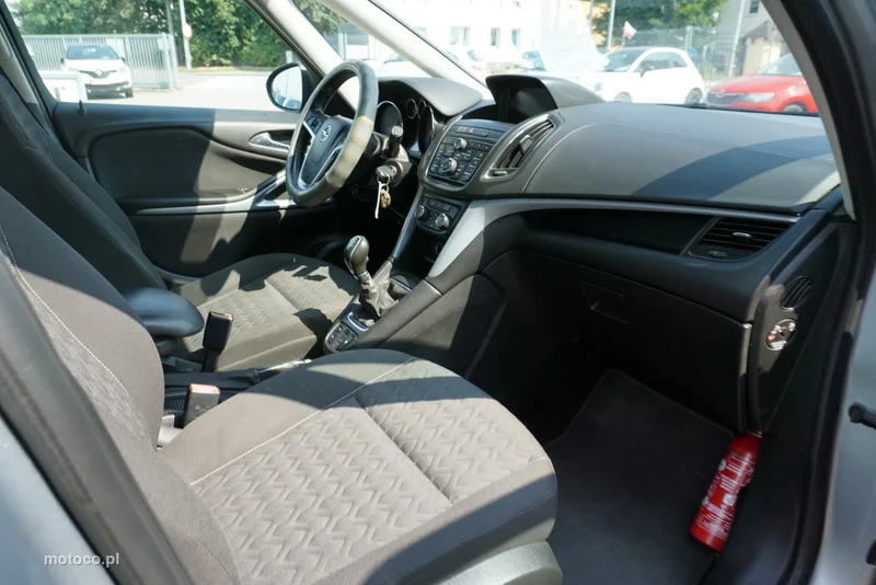 Opel Zafira C Tourer 16