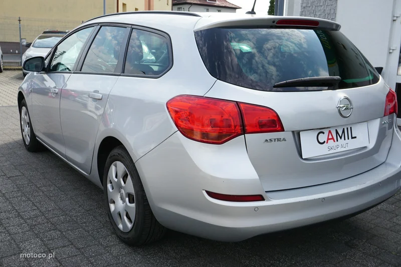Opel Astra J 6