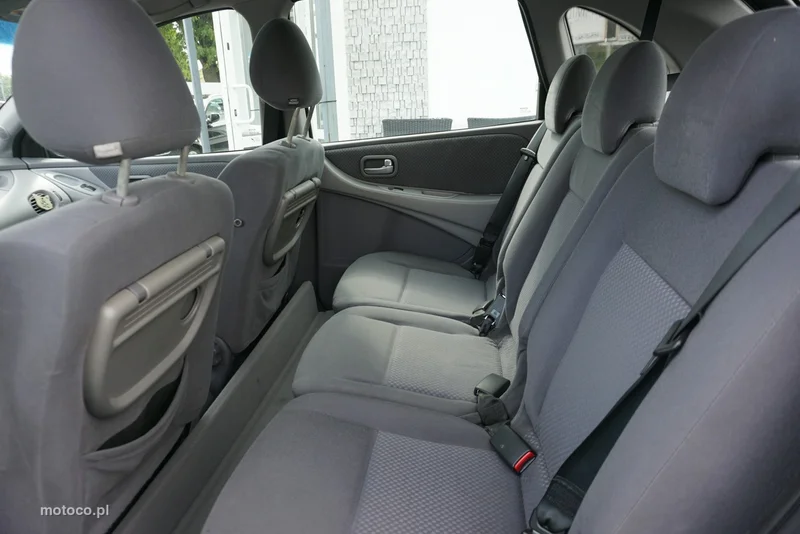 Nissan Almera Tino 12