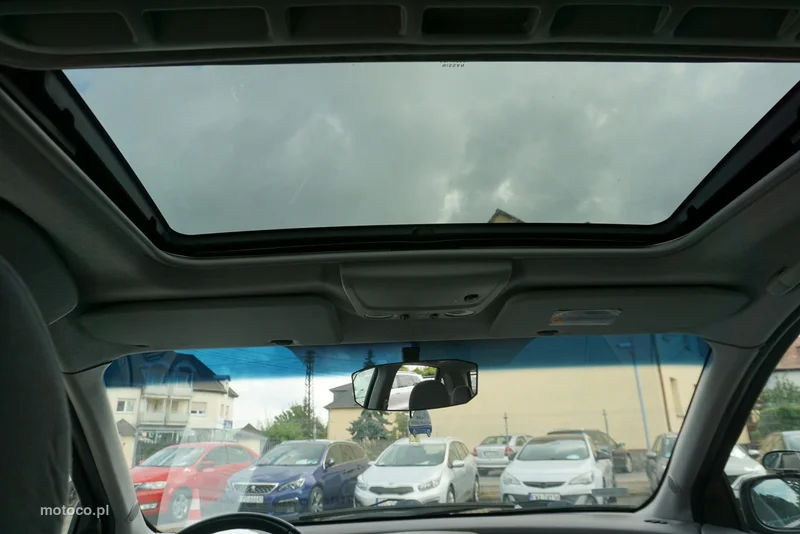 Nissan Almera Tino 13