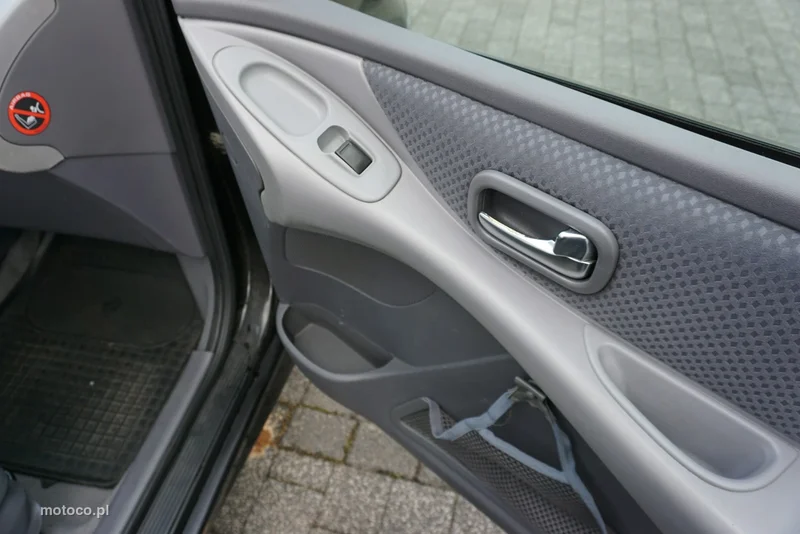 Nissan Almera Tino 17