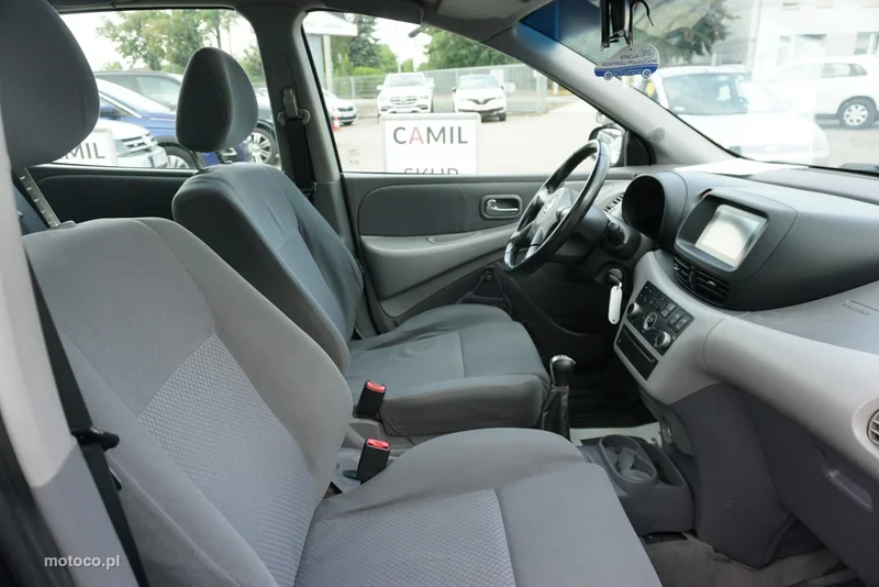 Nissan Almera Tino 18