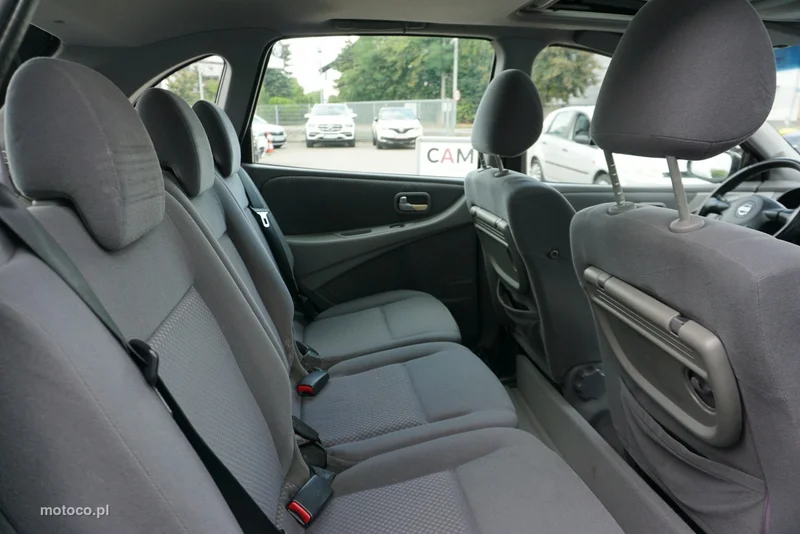 Nissan Almera Tino 20