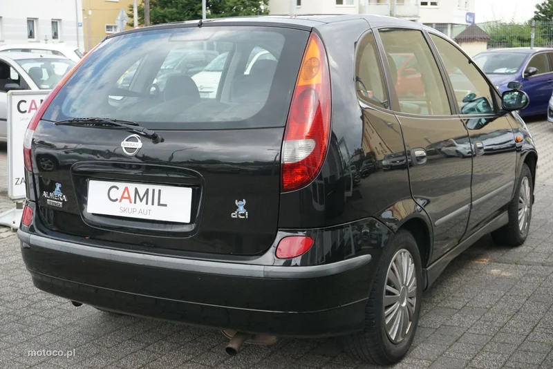 Nissan Almera Tino 4