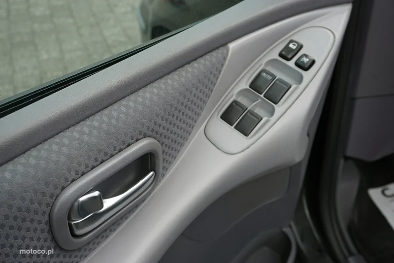 Nissan Almera Tino 8