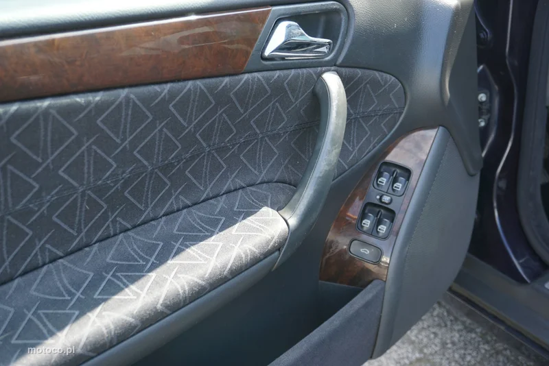Mercedes-Benz Klasa C W203 C 200 11