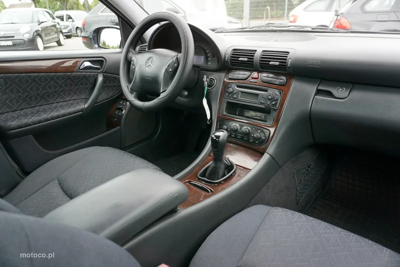 Mercedes-Benz Klasa C W203 C 200 17