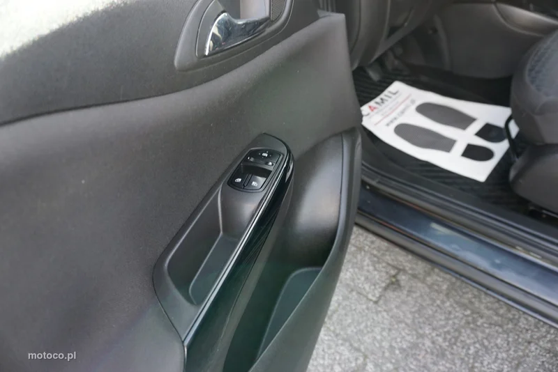 Opel Corsa E 9