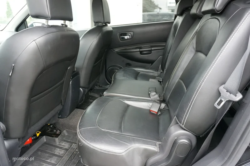 Nissan Qashqai+2 10