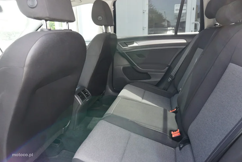 Volkswagen Golf VII 11