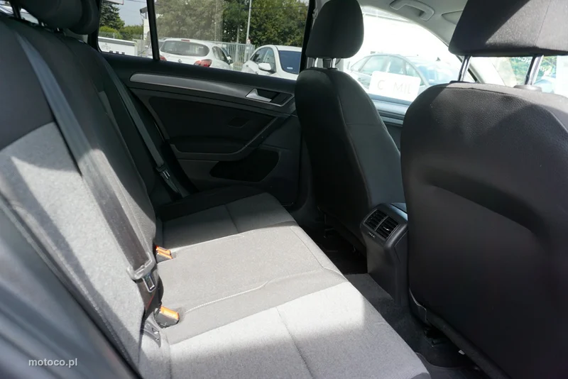 Volkswagen Golf VII 20