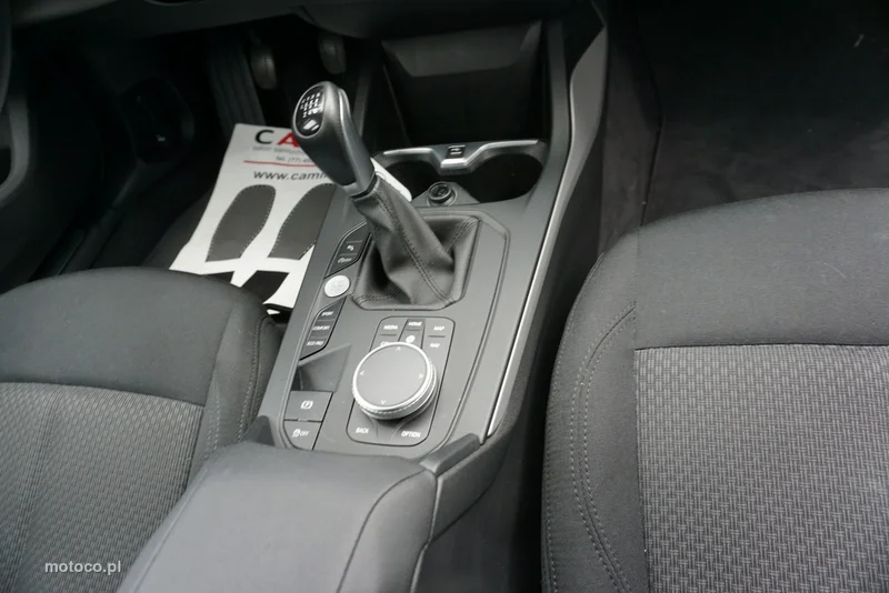 BMW Seria 1 F40 118 18