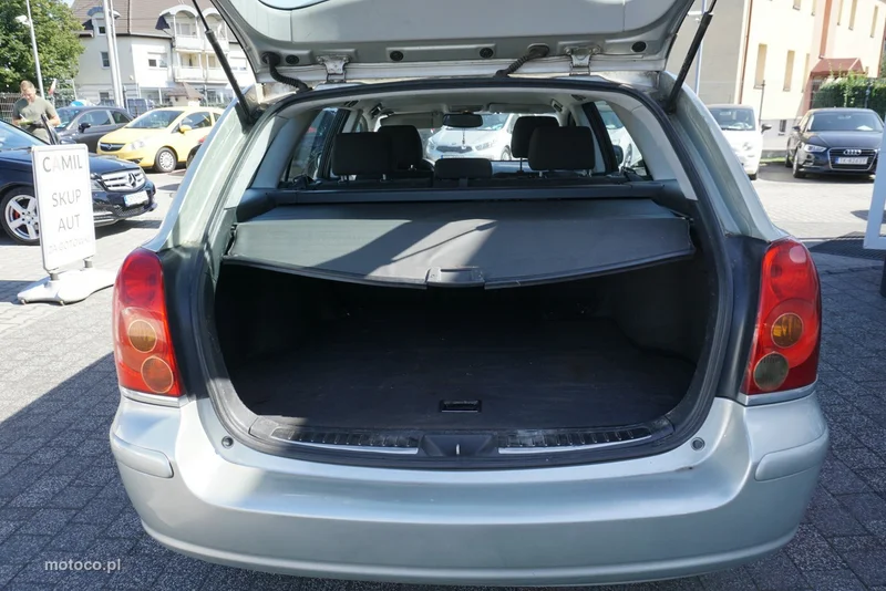 Toyota Avensis T25 13