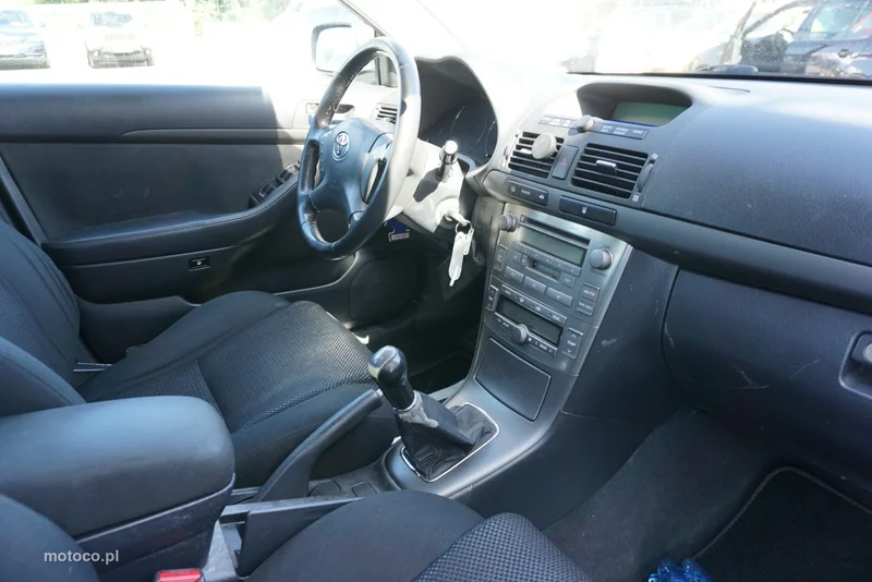 Toyota Avensis T25 16