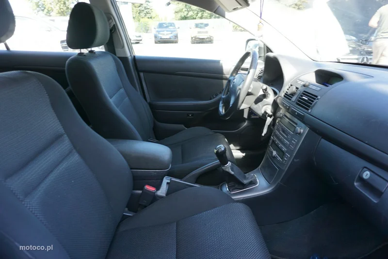 Toyota Avensis T25 17
