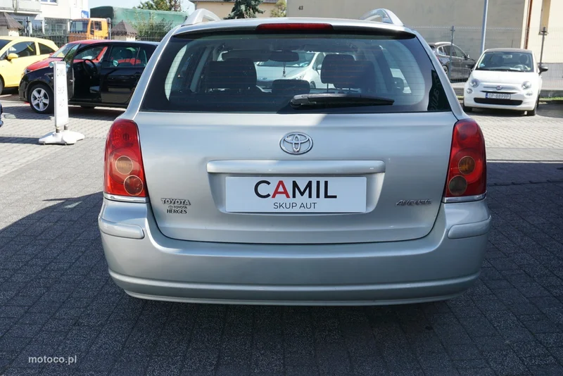 Toyota Avensis T25 6
